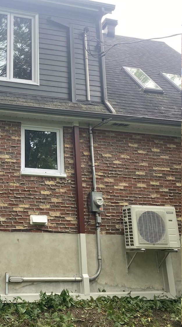 APRÈS – Tuyaux de thermopompe recouverts d'aluminium sur mesure